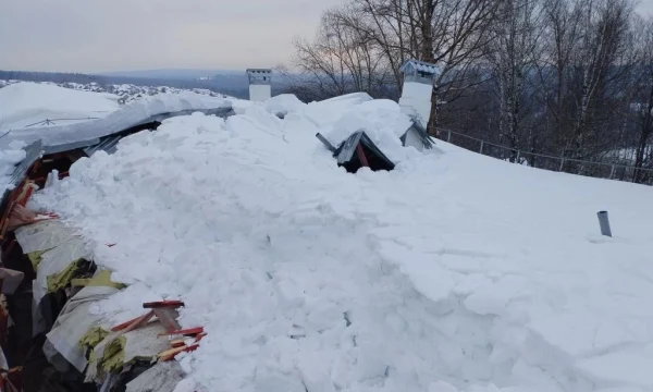 В Перми и крае из-за снега обрушились крыши домов
