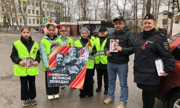 Ребята из отряда ЮИД совместно с автоинспектором провели патриотическую акцию «Георгиевская ленточка