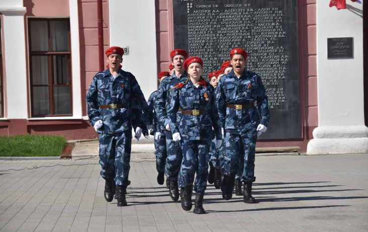 Школьники из Кизела победили в краевом конкурсе по строевой подготовке Школьники из Кизела победили в краевом конкурсе по строевой подготовке