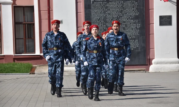Школьники из Кизела победили в краевом конкурсе по строевой подготовке