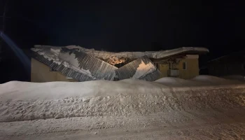 В Александровске обрушилась крыша многоквартирного дома: жителей эвакуировали