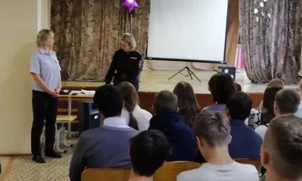 Сотрудники полиции провели урок правовой грамотности для кизеловских школьников