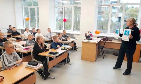 Госавтоинспекторы провели встречи со школьниками Кизела