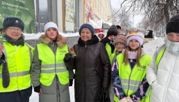 Госавтоинспекторы г. Кизела и школьники провели новогодний флешмоб для горожан