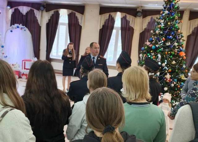 Кизеловские студенты в рамках акции «Студенческий десант» познакомились с профессией полицейского Кизеловские студенты в рамках акции «Студенческий десант» познакомились с профессией полицейского