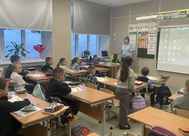 Сотрудники полиции провели встречу со школьниками в рамках «Недели подростка» Сотрудники полиции провели встречу со школьниками в рамках «Недели подростка»