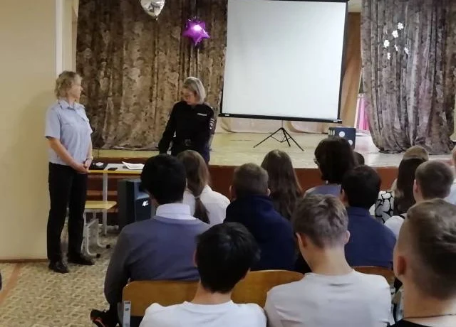 Сотрудники полиции провели урок правовой грамотности для кизеловских школьников Сотрудники полиции провели урок правовой грамотности для кизеловских школьников