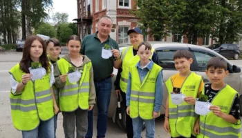 Юные инспекторы движения провели антиалкогольную акцию для водителей