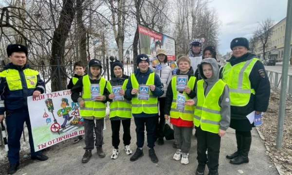 В Кизеле сотрудники Госавтоинспекции совместно с отрядом ЮИД организовали акцию «Отличный пешеход»
