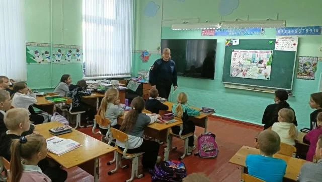 Сотрудники Госавтоинспекции накануне зимних каникул организовали встречу с учащимися